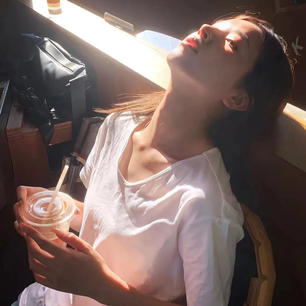 昨夜泪痕干